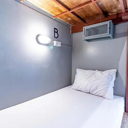 Loftel 22 Hostel Bangkok Exterior photo